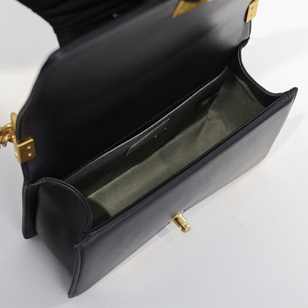 シャネルバッグ着用イメージ